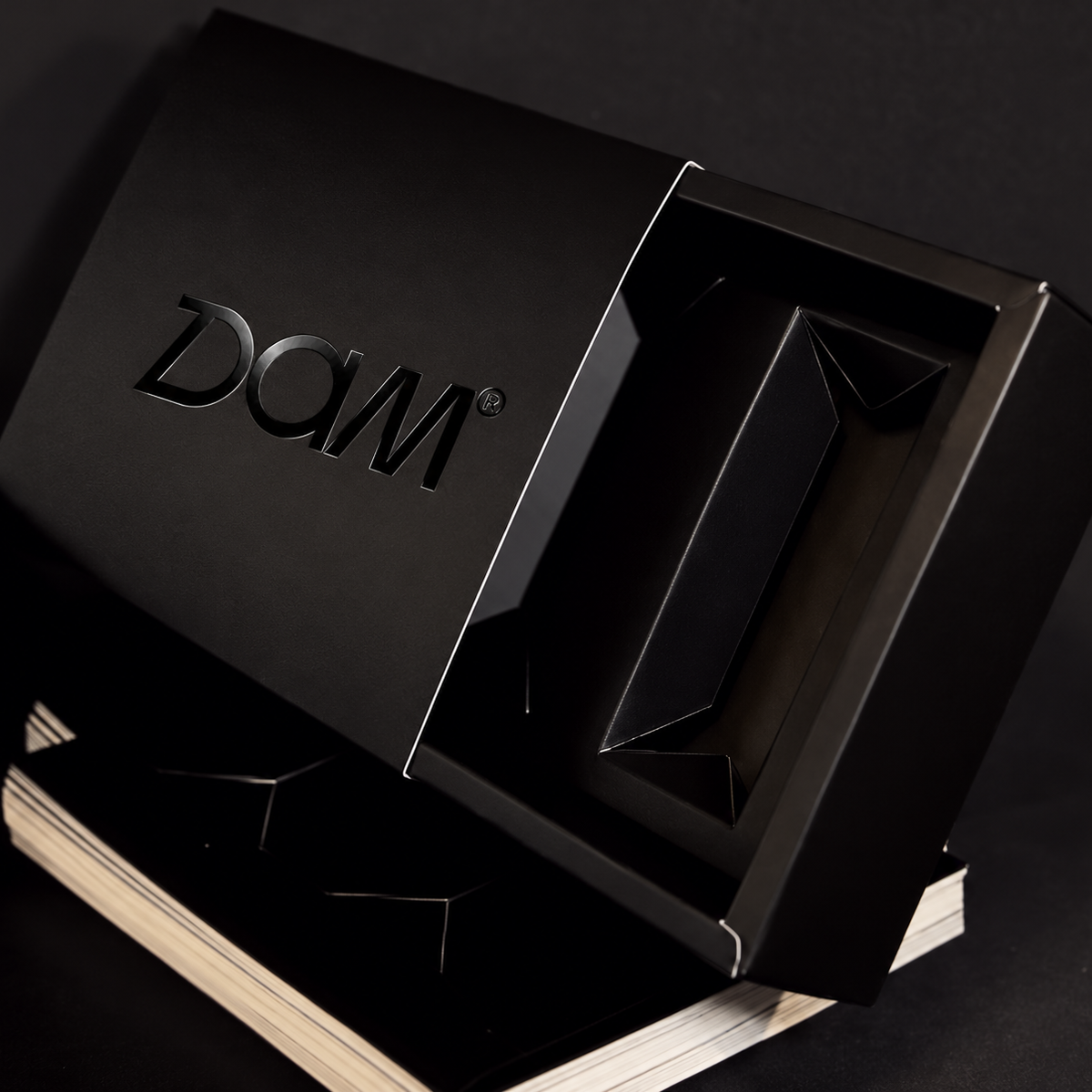 La caja del Kit DAM abierta
